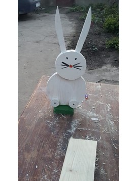 Iepuras din lemn decoratiune pentru gradina
